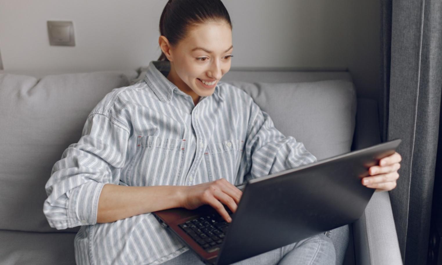 Session de formation en planification financière avec documentation et outils pratiques